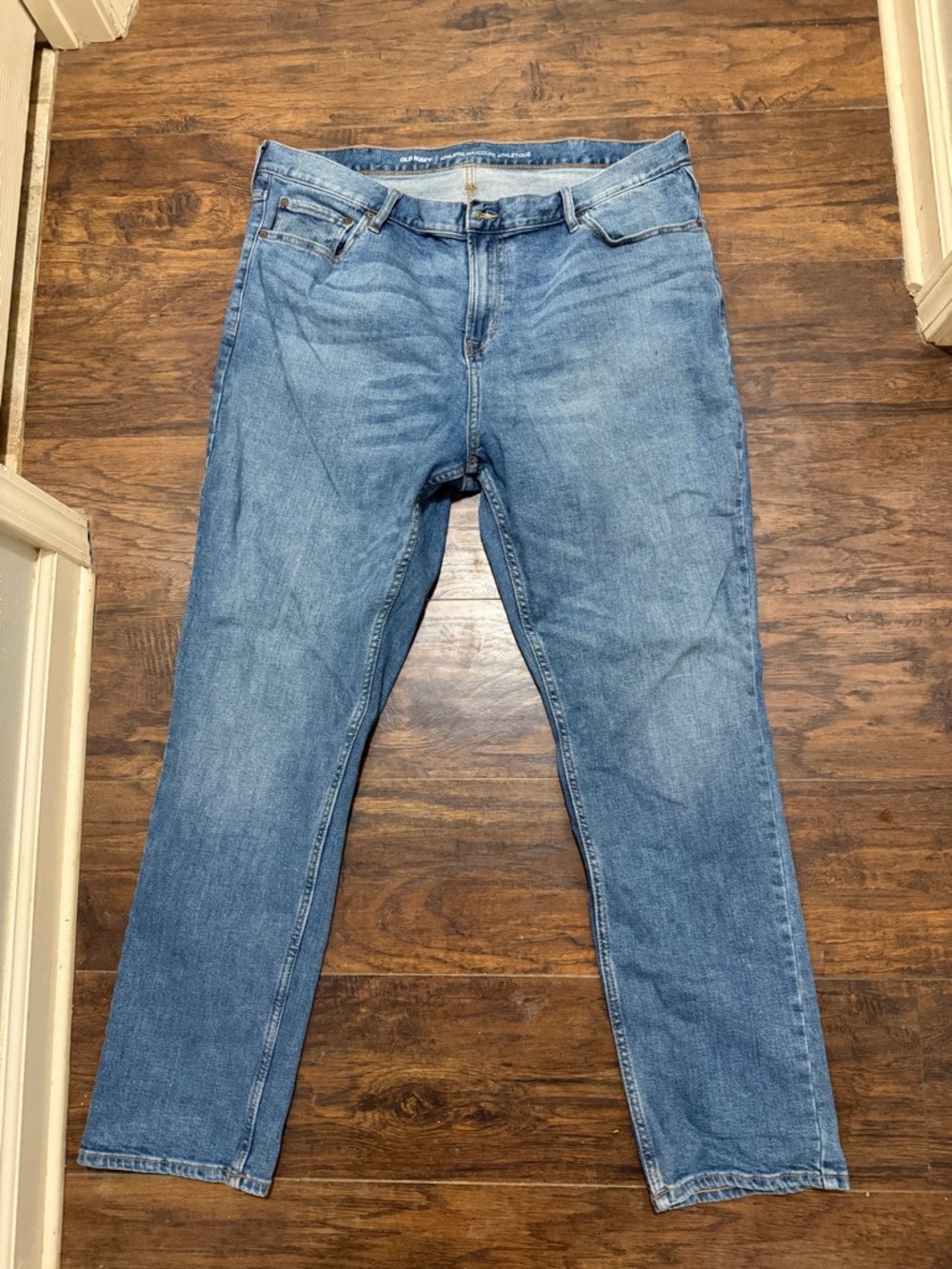 Men’s Old Navy Athletic Fit Medium Wash Jeans Size 40x32
